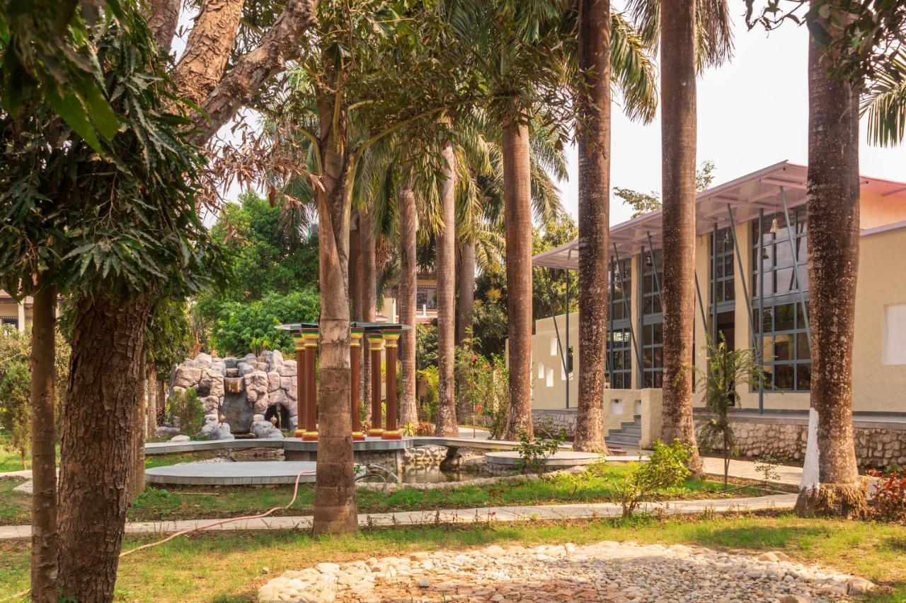 Royal Tiger Luxury Resort 4 Star 사우라하 외부 사진