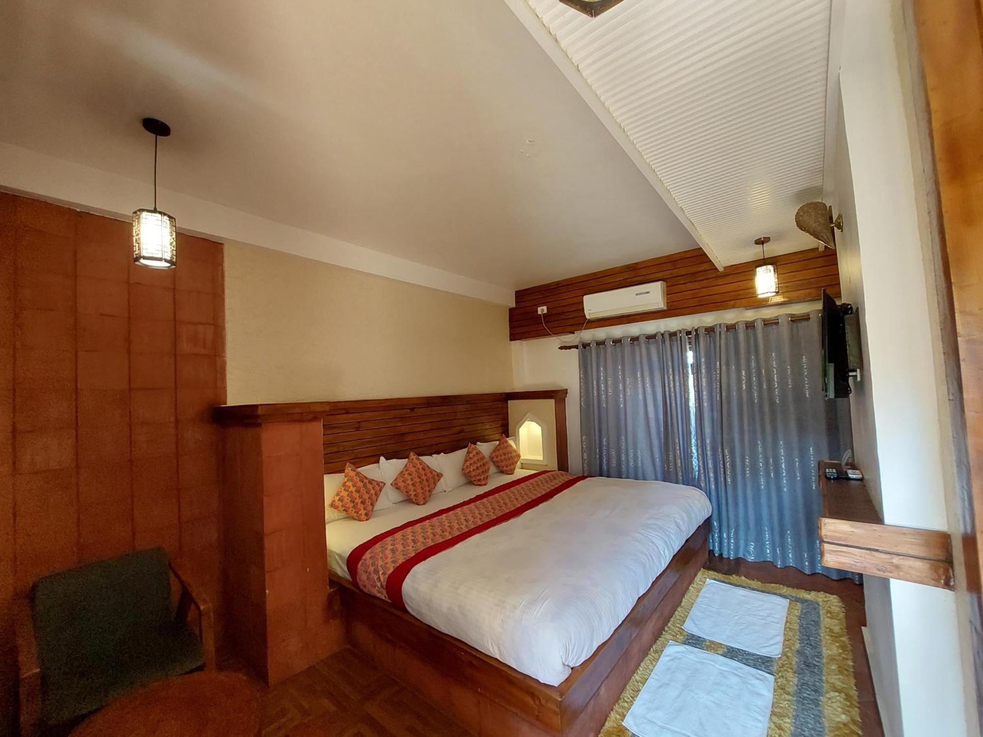 Royal Tiger Luxury Resort 4 Star 사우라하 외부 사진