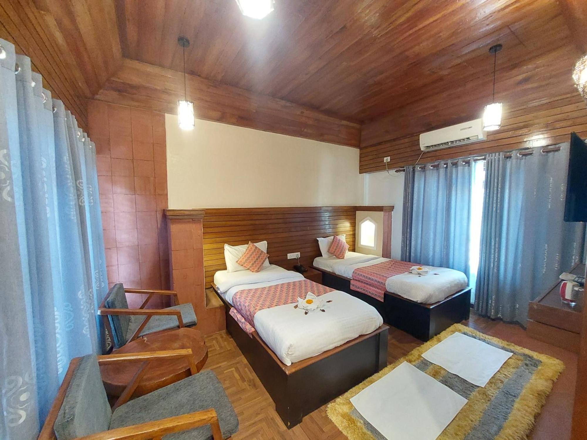 Royal Tiger Luxury Resort 4 Star 사우라하 외부 사진