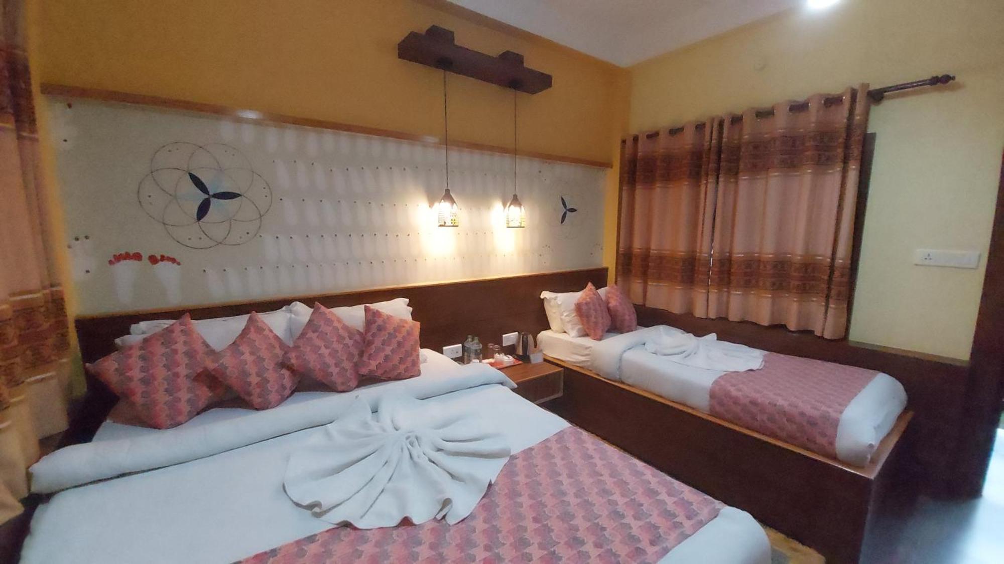 Royal Tiger Luxury Resort 4 Star 사우라하 외부 사진