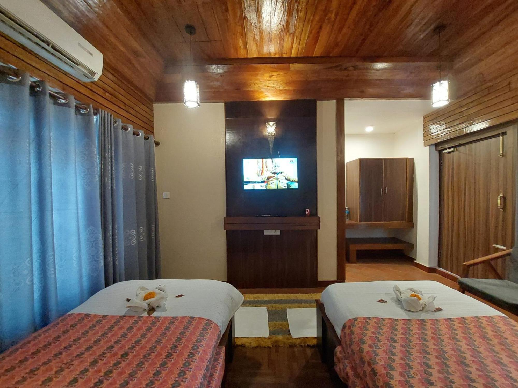Royal Tiger Luxury Resort 4 Star 사우라하 외부 사진
