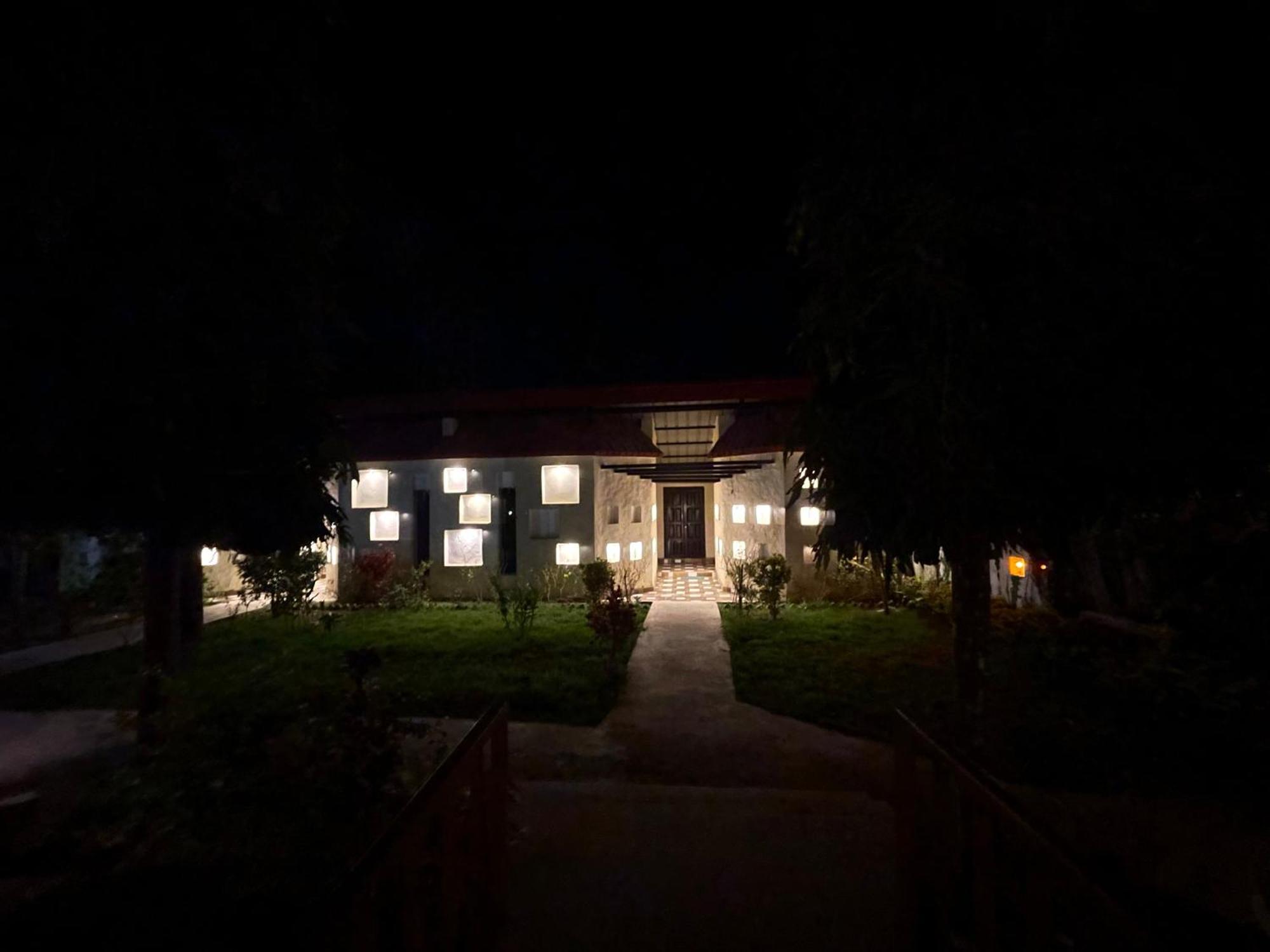 Royal Tiger Luxury Resort 4 Star 사우라하 외부 사진
