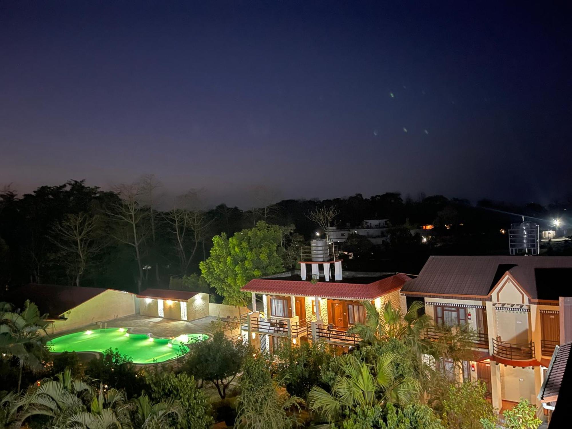 Royal Tiger Luxury Resort 4 Star 사우라하 외부 사진