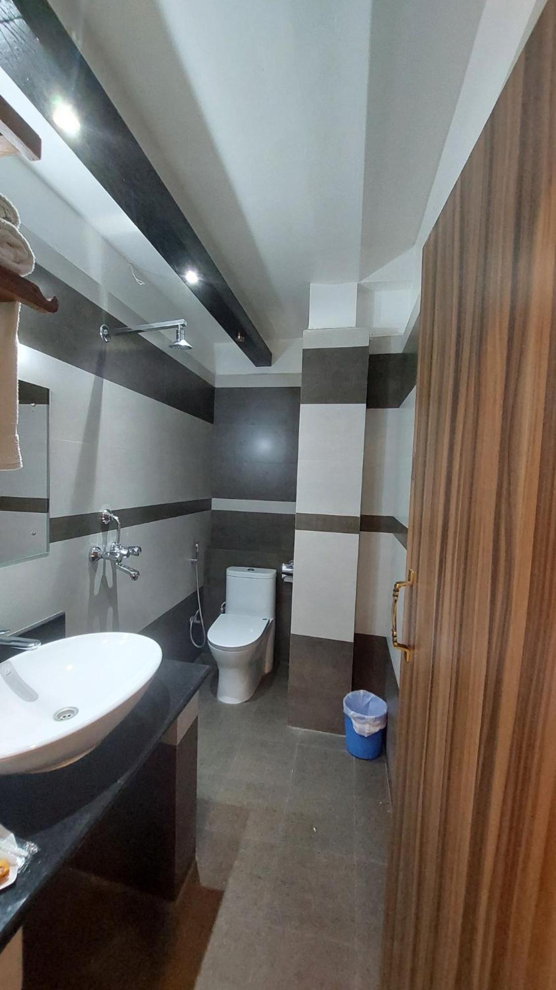 Royal Tiger Luxury Resort 4 Star 사우라하 외부 사진